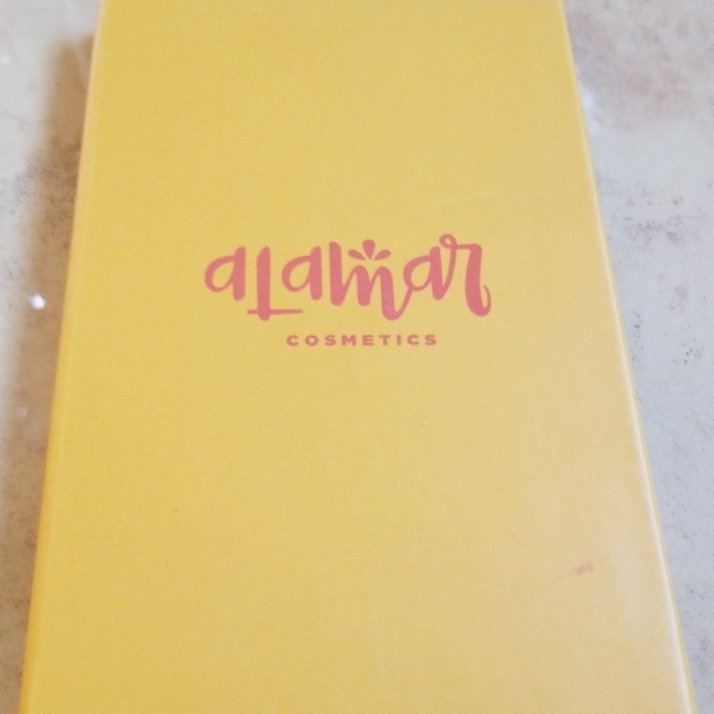 Alamar Eyeshadow Palette